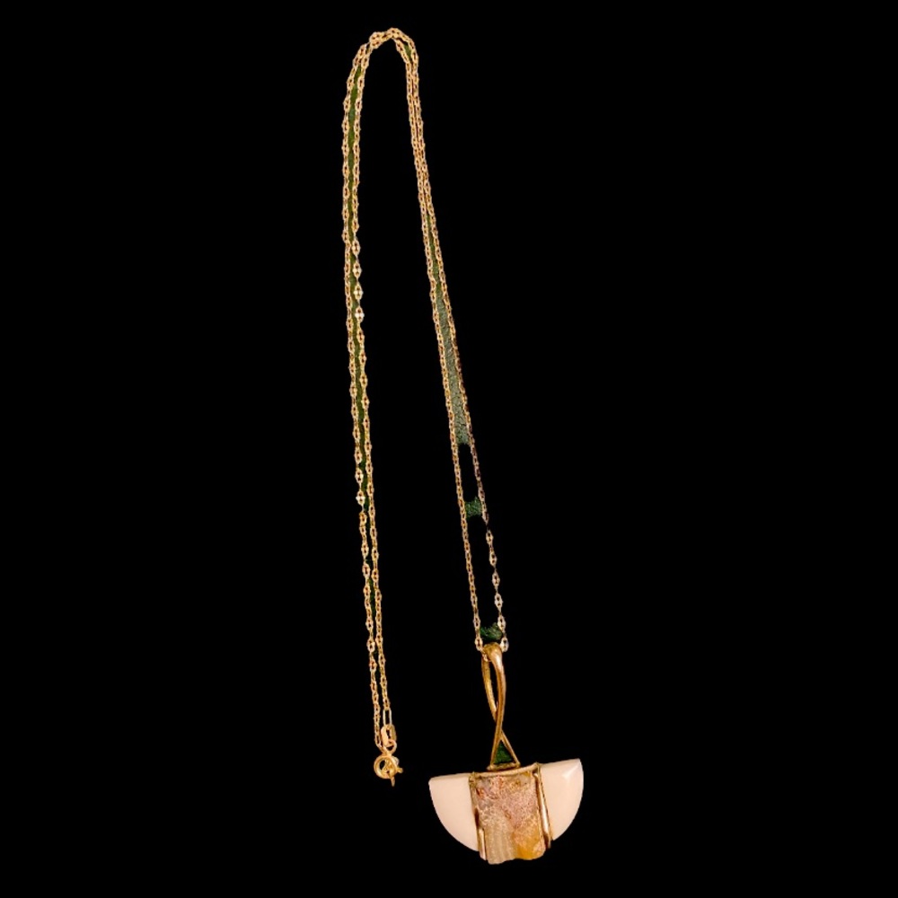 SS ladies Necklace with Rock pendant hanging on Beautiful  link chain